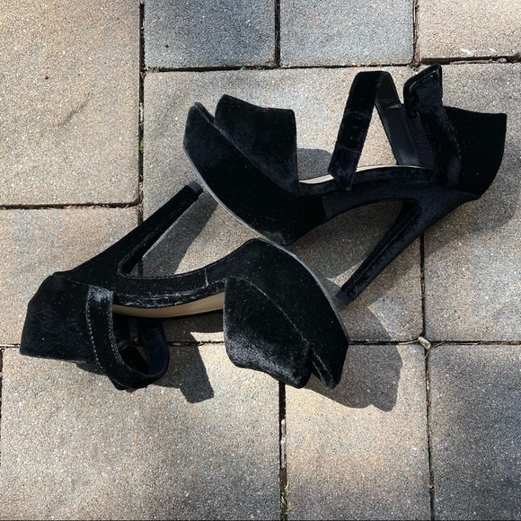 Zara black velvet platform heels size 7 - Picture 3 of 4